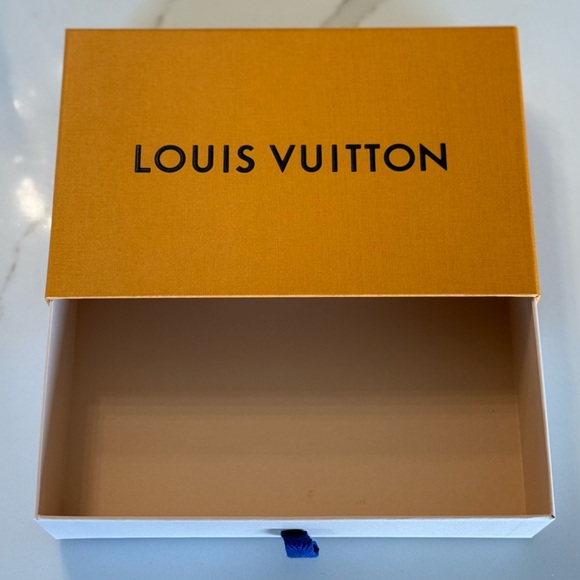 Louis Vuitton - Medium Box (9” x 5.75”) - Picture 4 of 8